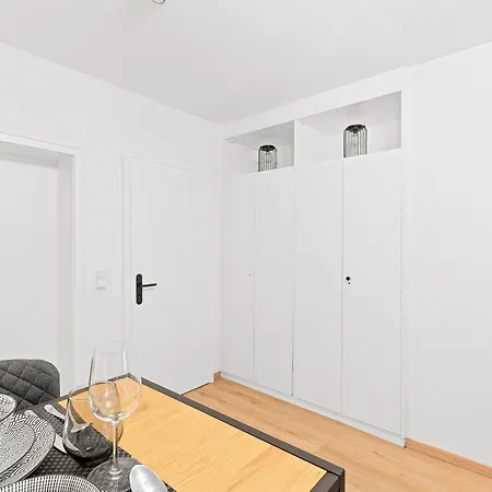 Apartment Naehe Hauptbahnhof, Fuer Zwei, Kingsize Bett, Netflix Pforzheim